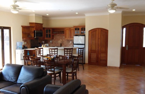 Isla Navidad Apartment | Secure Luxury 3Bd Condo - Coco Beach near Barra de Navidad FREE PARKING