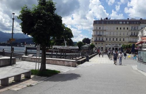 Gmunden Apartment | SEEBLICKAPARTMENT Direkt am See