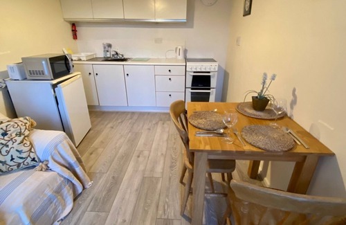 Winterbourne Earls Cottage | Self-catering, galleried studio cottage with parking outside