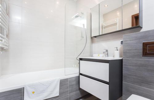 Grzegorzki Apartment | Self Check - in 24h near Tauron Arena Apartments by InPoint