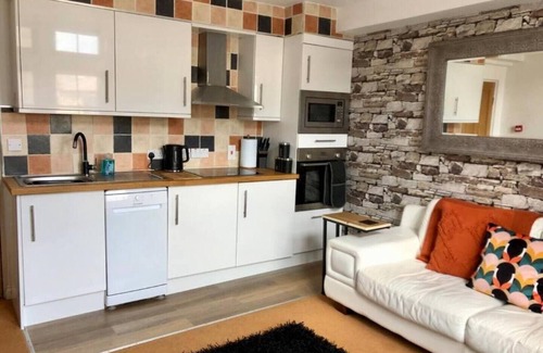 Barnoldswick Apartment | Self contained 1 bedroom Apt. Town centre. 3 min walk to Music/Arts Centre.