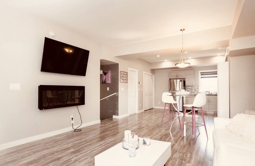 Fort Gary House | Selfie themed house + hot tub + garage parking!! Featured in reality tv shows!