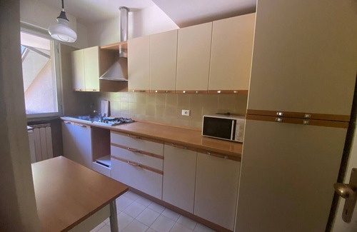 Susello Apartment | Selva 1 lake view apartment in Ghiffa with pool