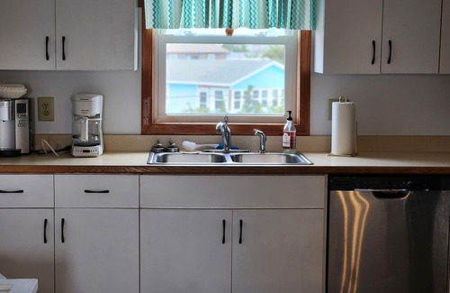 Avon Cottage | SEMI OCEAN FRONT 5 BEDROOM COTTAGE HAS OCEAN VIEW FROM NEW TOP DECK!
