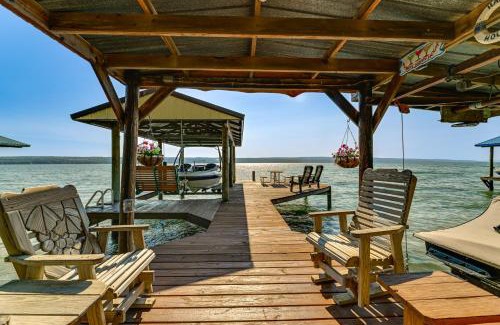 Town of Torrey House | Seneca Lake House Private Dock and Fire Pit!