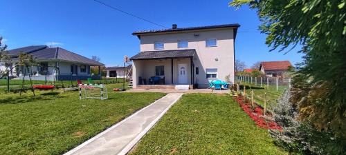 Mladenovac House | Seosko turističko domaćinstvo Stanković