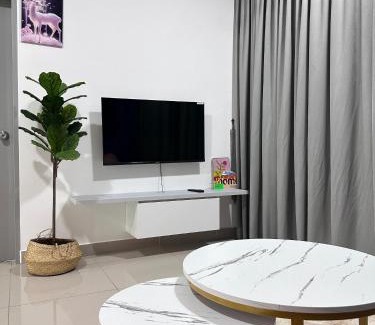 Bukit Jong Apartment | Seremban Pool View 5-6 pax Luxury Suite
