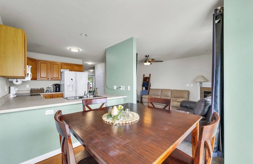 Champaign House | Serene 3-bedroom townhouse with water view