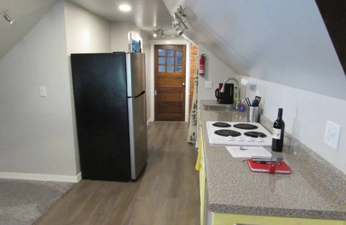 Warren Apartment | Serene Apartment in Beautiful Historical Town