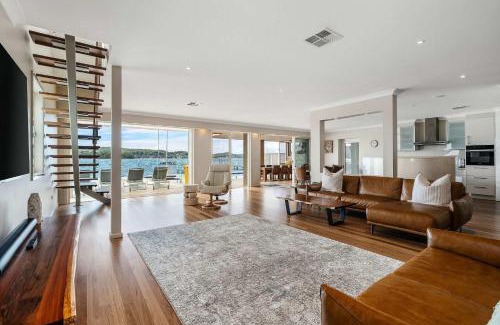 Point Clare House | Serene By Coast Hosting