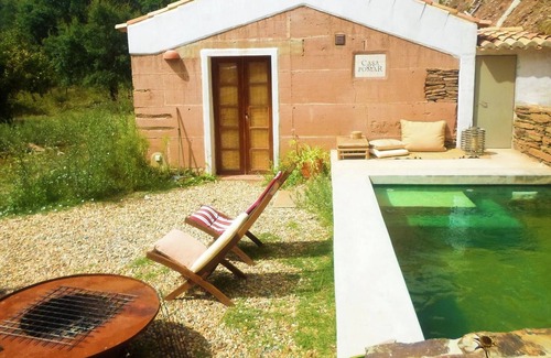 Troviscais Cottage | Serene Cottage in São Luís with Barbecue