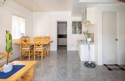 Urdaneta City House | Serene Cozy Air Con Home in Fully-Secured Complex