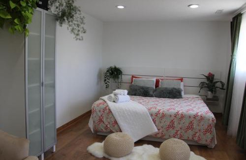 Bayview Woods - Steeles Apartment | Serene Don River Nature gateway- 2BR suite, Private Patio, Free Parking