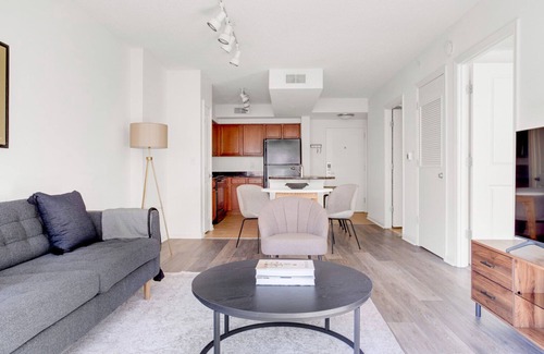 Logan Circle Apartment | Serene Logan Circle 1BR w/Gym, W/D & Pool, walk to bars, by Blueground