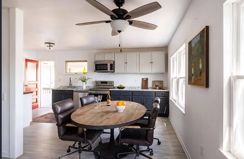 Niverville House | Serene Modern Lakefront Escape: Kayaks, Fishing, Firepit, Private Dock