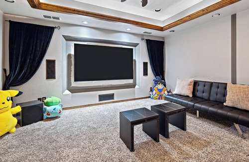 Valley Ranch House | Serene Retreat with Heated Pool, Hot Tub, Sauna - Just 15 Minutes to Airport!