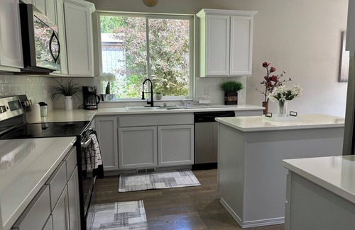 Picnic Point-North Lynnwood House | Serene & Spacious near Seattle - Tucked away, Enclosed Yard, Firepit, & More!