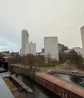 The Westside Apartment | Serene- Stunning Two Bedroom 2 washroom, Spacious, dual aspect lounge, Jwellery Quarter, Birmingham City Centre