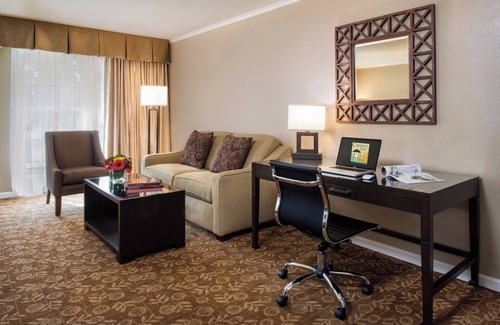 Barron Park Hotel | Serene Unit with Heated Pool, Free Parking & Breakfast Near Stanford