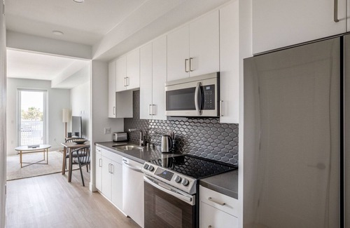 University Heights Apartment | Serene University Heights Studio w/Pool & Gym, nr Bars, by Blueground
