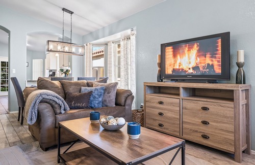 Dove Mountain House | Serene Vacation Home - Trails, Golf & Dining!