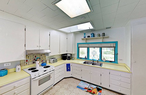 Sorrento House | Serenity A Deck w Great View, 14 mins to Quiet Side Acadia