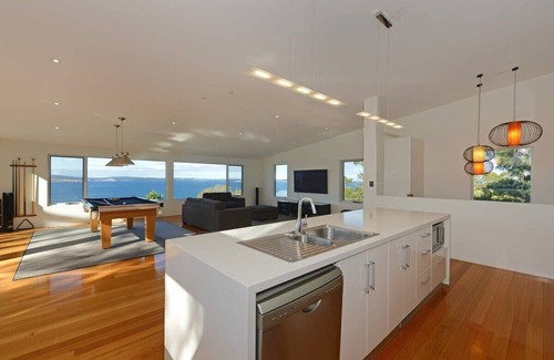 Sandy Bay House | Serenity And Views Only 10 Minutes From Hobart CBD