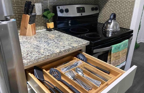 Irving Apartment | Serenity, Central Longterm Discount Free Parking