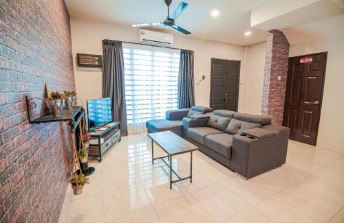 Taman Pakatan House | Serenity Family Stay Ipoh 8 pax