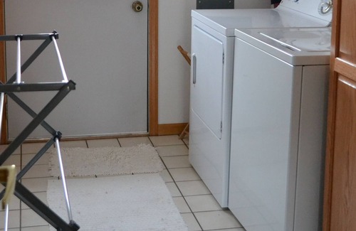 Gladwin House | Serenity on the Lake