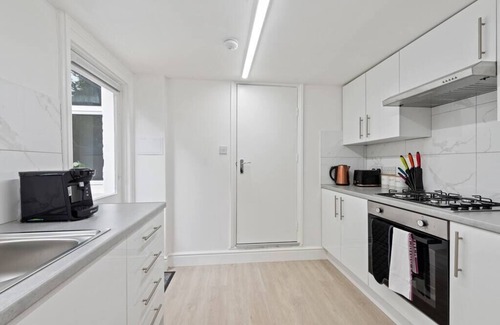 Tottenham House | Serenity, Scenery, Shopping, and Sports
