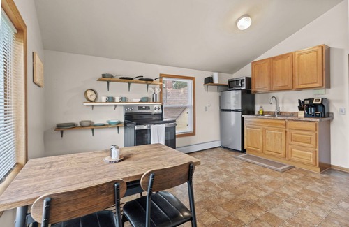 Corcoran House | Serenity suite 1-bedroom house, AC, WiFi, minutes from Minneapolis, pet friendly