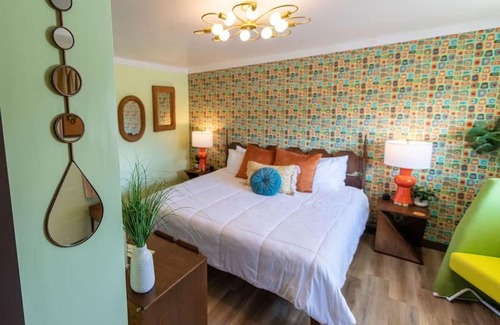 Trenton Hotel | Seriously 60s Room At The Groovy Nomad Motel Near