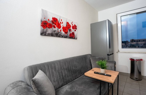 Marxloh Apartment | Serviceroom24 - Apartment 2 in Duisburg Wlan- Smart-tv - 24-7 Check-in und Küche