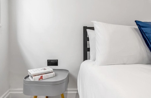 Norwich Apartment | Seven Space Nadler Apartments
