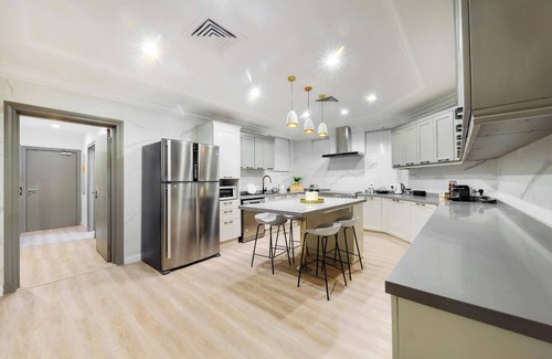 Palm Jumeirah Villa | Sezavi, villa on the beach, renovated 2023