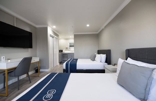 Alhambra Hotel | SGV+DTLA Omeo Suites Quadruple Room