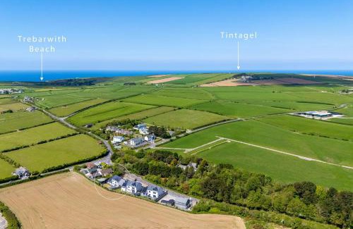 Camelford House | Shackled-Am-Not - Luxury home sleeps 8 with hot tub and games room North Cornwall
