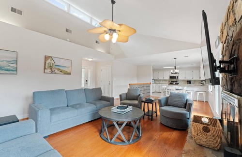 Denver House | Shades of Summer by AvantStay | Gazebo, Dock, View