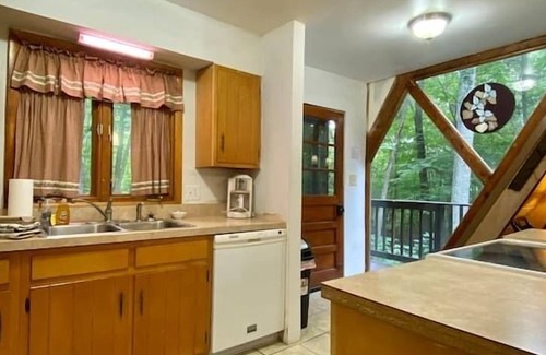 Berkeley Springs Cabin | Shady Grove- Private Hot Tub