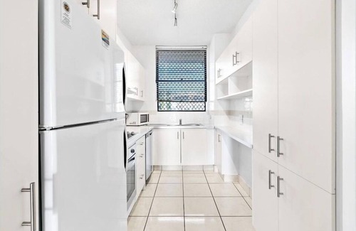 Alexandra Headland Apartment | Shandelle Unit 5 - Family Getaway with Ocean Views