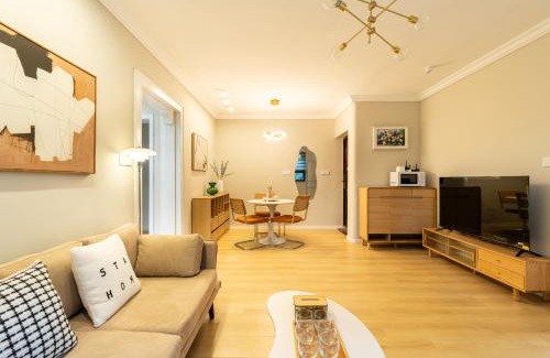 Huaihai Road Commercial Area Apartment | Shanghai Hills&Linghu's Transit-Prime Suite-Line 2, Huamu Rd 788, Direct to Key Spots & SNIEC