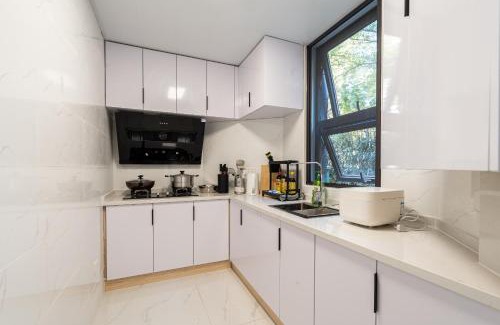 Huaihai Road Commercial Area Apartment | Shanghai Hills&Linghu's Transit-Prime Suite-Line 2, Huamu Rd 788, Direct to Key Spots & SNIEC