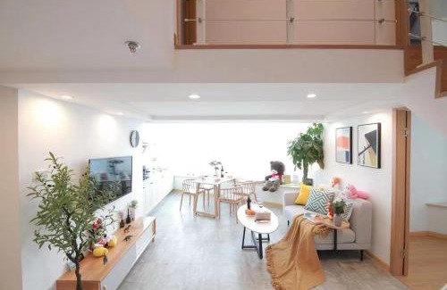Beilin Apartment | Shanghai Hills & Lotus Home Base near NECC & Hongqiao railway station suitable for Family&Business