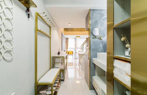 Pudong Apartment | Shanghai Stylish Loft near Riverside Smart Home & Bathtub 上海精装复式公寓近黄浦江