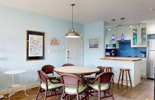 Port Aransas Condo | Shared Heated Pool, Boardwalk to Beach, Golf Cart Access