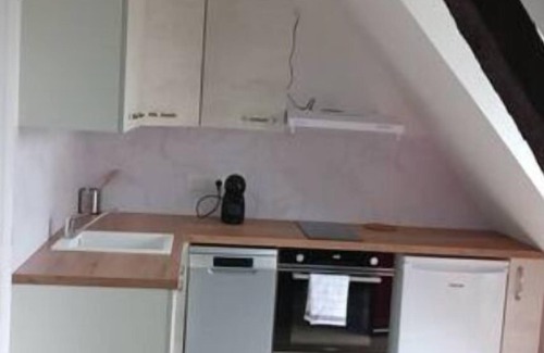 Beauvais Apartment | Shared house - Studio floor