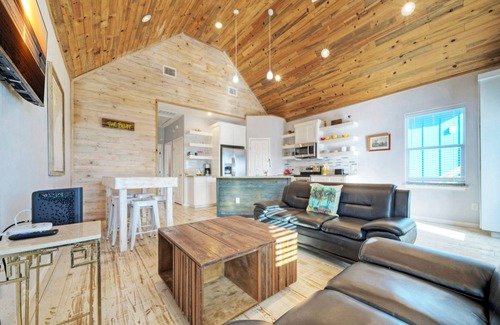 Flour Bluff House | Shared Waterfront Pool and Boat Dock, Balcony w/View | Yellowfin by AvantStay