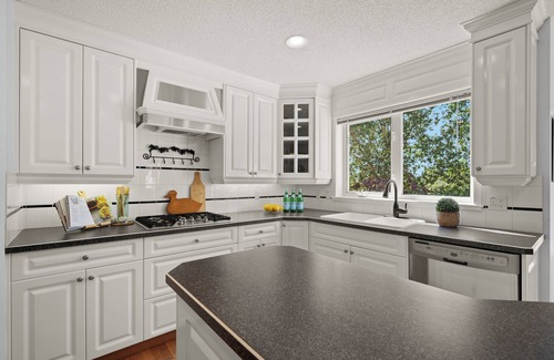 Southeast Calgary House | SHEER PERFECTION ~ 4BD, 2.5BA, K9 Friendly, on Eagle Quest Golf Course