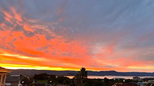 Blackbutt House | Shellharbour. Ocean, lake and mountain view